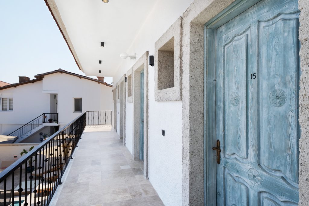 Alaçatı’da Unutulmaz Bir Tatil İçin Bavul Hazırlama Rehberi Armel Otel Alaçatı